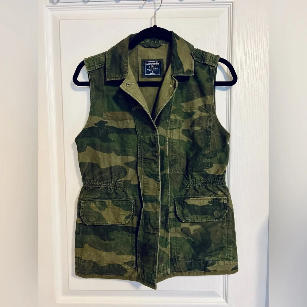 Abercrombie & Fitch Olive Green Army Camouflage Military Utility Vest size small - Picture 1 of 8